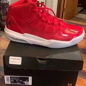 Jordan Max Aura Red White